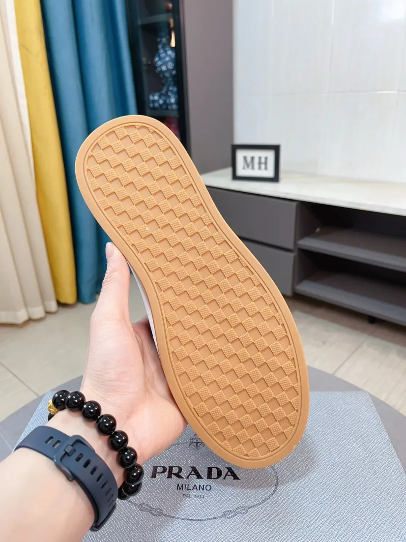 Men's shoes 💰440🌹🌹GUCCI [Gucci] New high-end brand of men's shoes, the latest fashionable casual men's shoes, trendy and versatile style, relaxed and sporty style, uppers imported from Italy, first-layer cowhide, genuine leather lining and ultra-fine workmanship. Original personalized fashionable rubber wear-resistant outsole, light and comfortable on the foot, size 38-44